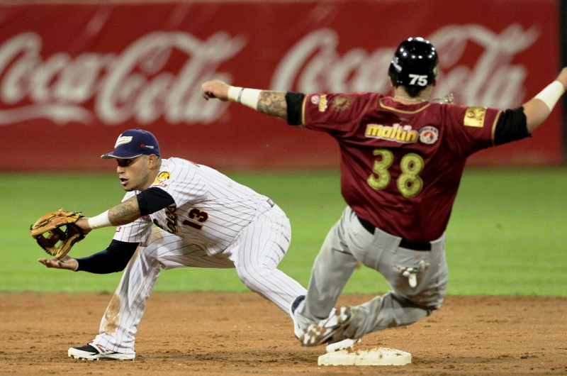 Leones derrotó al Magallanes y se mantiene con opciones