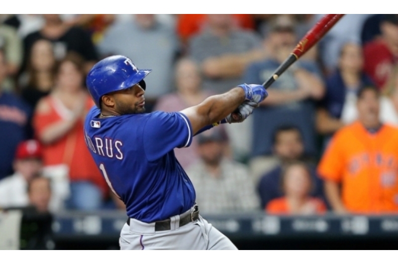 Andrus muestra su poder como campocorto