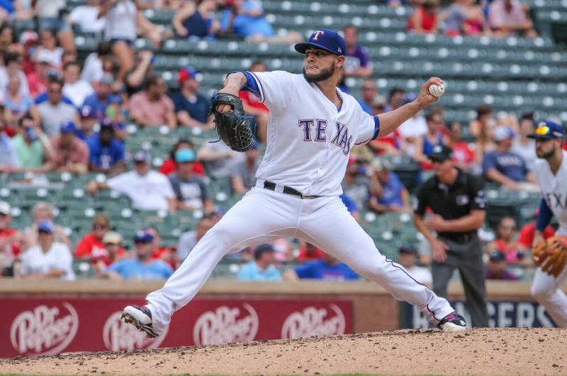 Pérez alargó su racha con los Rangers