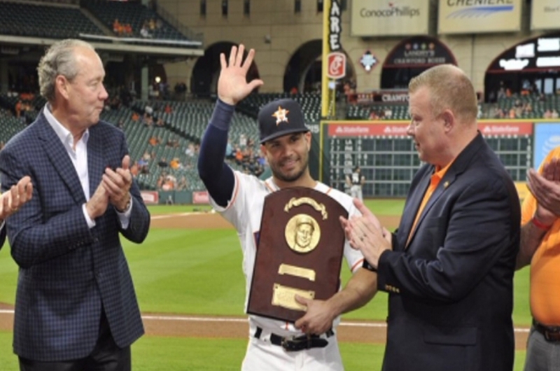 Altuve no deja de recibir reconocimientos