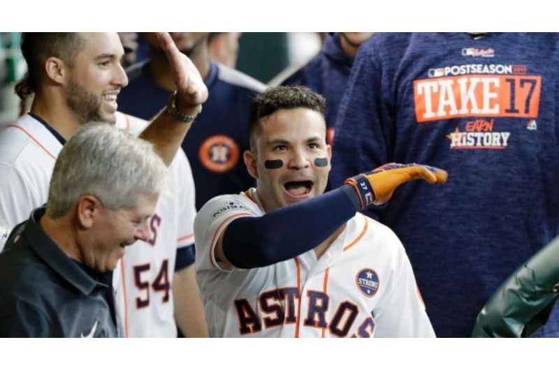 Altuve hace historia en la postemporada de MLB