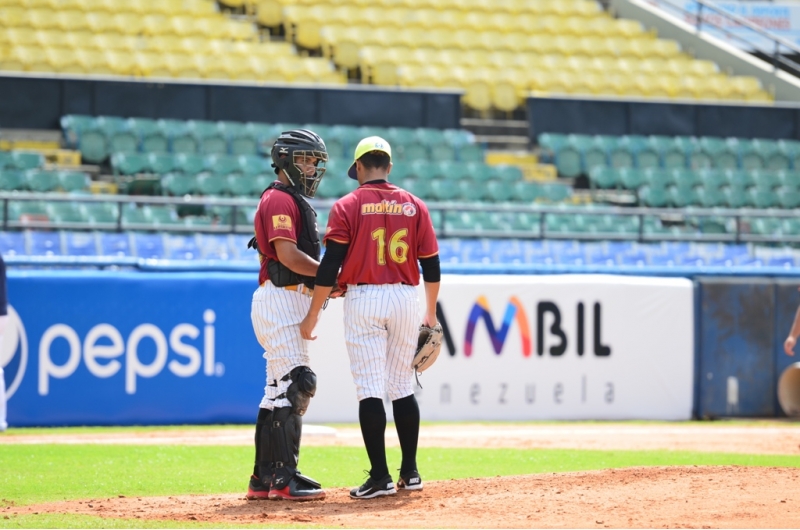 Victoria ante Tiburones en la Paralela